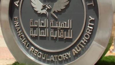 رئيس هيئة الرقابة المالية يعزّي أسر ضحايا حادث طريق أسيوط الغربي ويوجه بسرعة صرف التعويضات