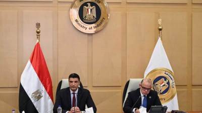 وزيرا الصناعة والاستثمار والتجارة الخارجية يبحثان مع منتجي الحديد ومصانع الدرفلة تحديات القطاع وسبل التغلب عليها
