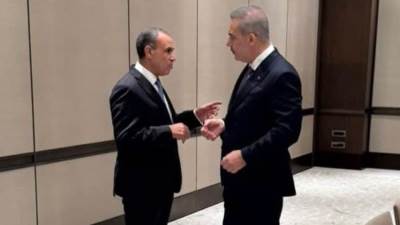 وزير الخارجية يناقش مع نظيره التركي العلاقات الثنائية والتطورات في المنطقة