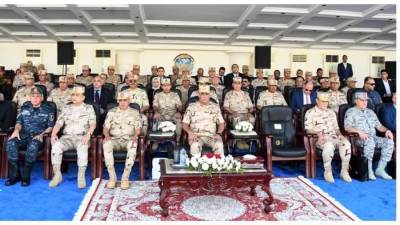وزير الدفاع يشهد إجراءات تفتيش الحرب لأحد تشكيلات المنطقة الشمالية العسكرية