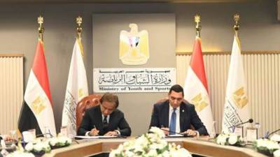 وزير الرياضة يوقّع بروتوكول تعاون مع مجموعة شركات حديد عز بقيمة 150 مليون جنيه لتطوير مراكز شباب والساحات الرياضية