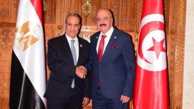 وزير الخارجية يلتقي وزير خارجية تونس على هامش الاجتماع الوزاري لآلية دول الجوار الثلاثية حول ليبيا