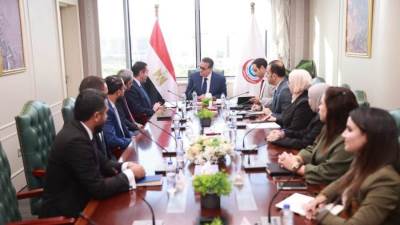 وزير الصحة يستقبل ممثلي «ميدترونيك» لبحث التعاون في الجراحات الروبوتية والتكنولوجيا الطبية المتقدمة