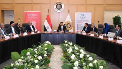 وزارة الصناعة تستضيف مائدة مستديرة تضم مؤسسة ستارت أب إيجيبت» وممثلي 21 شركة لبحث تمكين الصناعة المصرية