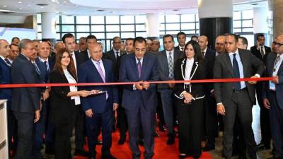 رئيس الوزراء يتفقد أجنحة الشركات والجهات المشاركة بالمعرض ويطلع على أحدث تكنولوجيات المياه والصرف الصحي والتحلية
