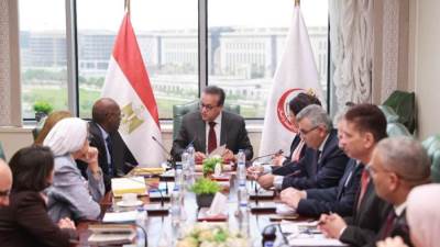 وزير الصحة يبحث مع بعثة بنك التنمية الأفريقي سبل تعزيز التعاون لدعم منظومة التأمين الصحي الشامل