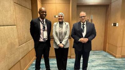 رئيس هيئة الدواء المصرية يبحث مع المدير العام لهيئة الدواء والغذاء الرواندية آفاق التعاون المشترك