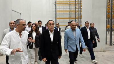 رئيس الوزراء يفتتح مستودع السويس الاستراتيجي للسلع الغذائية بحي عتاقة