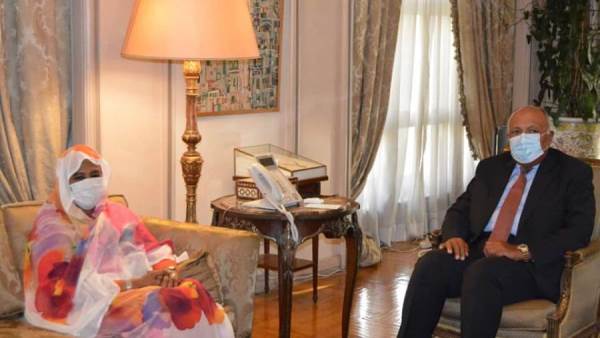سامح شكري مع وزيرة خارجية السودان