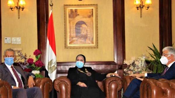 وزيرة التجارة والصناعة