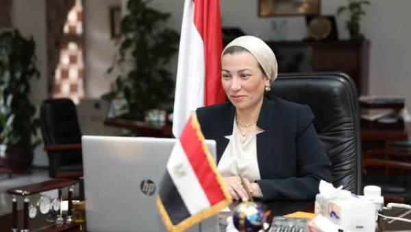 وزيرة البيئة