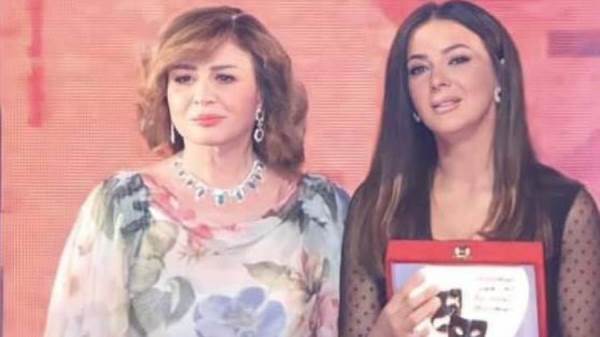 الفنانة دنيا سمير غانم والفنانة الهام شاهين