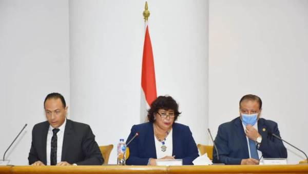 إيناس عبد الدايم وزيرة الثقافة