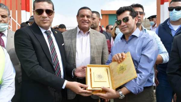 وزير الشباب ومحافظ البحيرة في مركز شباب الخرطوم