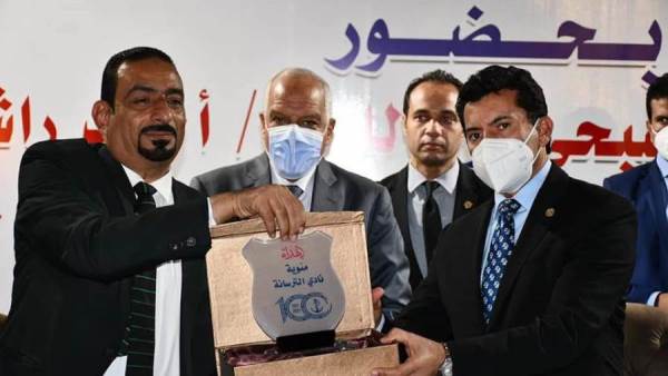 أشرف صبحي يفتتح مجمع حمامات السباحة