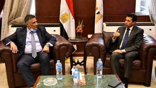 وزير الشباب يلتقي وزيرالسكن الجزائري