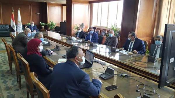 وزير الري خلال الاجتماع