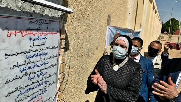 نيفين جامع خلال افتتاحها مصنع الأعلاف بالوادي الجديد