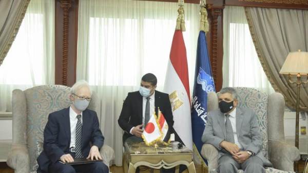 رئيس قناة السويس والسفير الياباني بالقاهرة