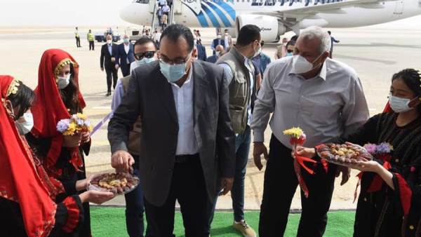 رئيس الوزراء في الوادي الجديد