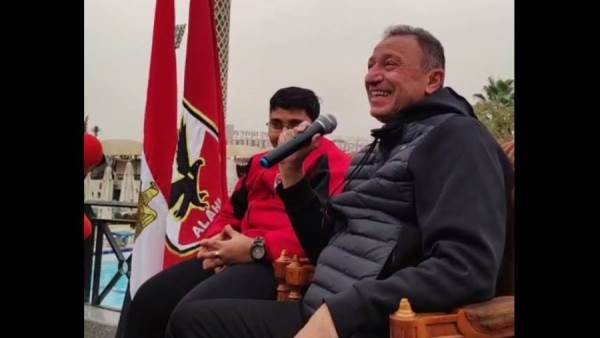الخطيب يستقبل بطل السباحة أحمد طارق
