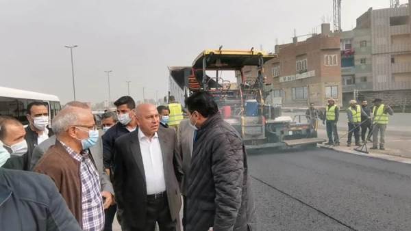 كامل الوزير خلال جولته بطرق القاهرة اليوم