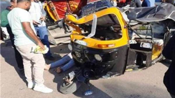 حادث تصادم توك توك وسيارة على طريق المنزلة