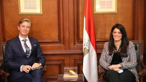 وزيرة التعاون الدولي اليساندرو فراكاستي الممثل المقيم لبرنامج الأمم المتحدة الإنمائي