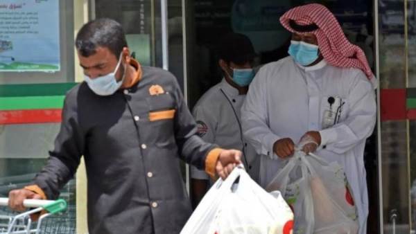 السعودية تعيد الإلزام بارتداء الكمامات بداية من صباح غد