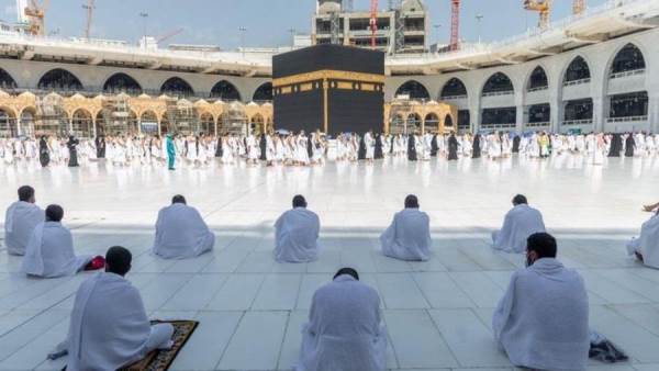 الحرمين تعيد التباعد بين المصلين