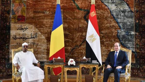 الرئيس السيسي مع رئيس المجلس العسكري الانتقالي لجمهورية تشاد.