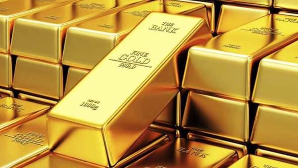 الذهب يرتفع مع تراجع الدولار وعوائد سندات الخزانة الأمريكية