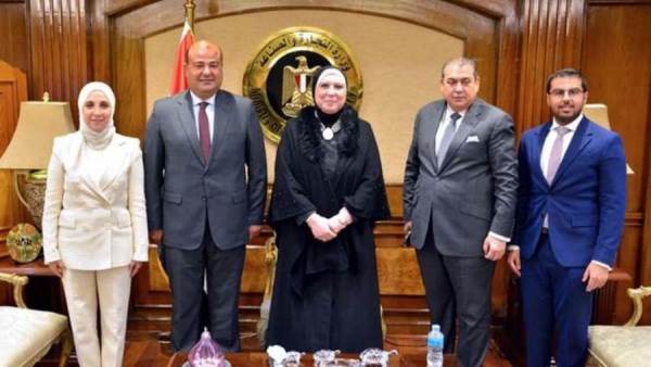 نيفين جامع وزيرة التجارة والصناعة وفد غرفة التجارة العربية الأمريكية