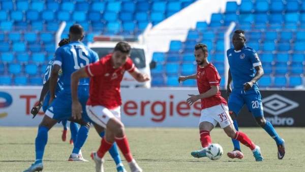 إحدى محاولات النادي الأهلى على مرمى الهلال