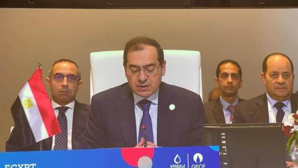 وزير البترول خلال إلقائه كلمة الرئيس