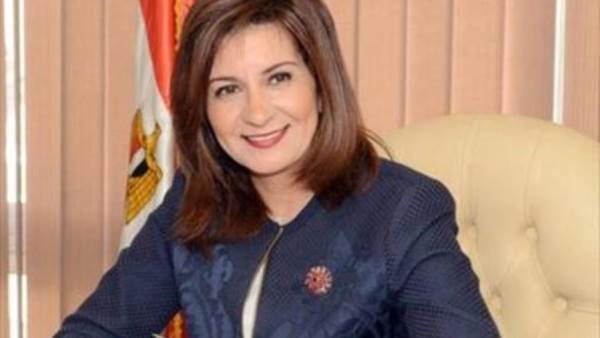 السفيرة نبيلة مكرم