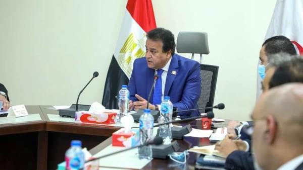 الدكتور خالد عبدالغفار وزير التعليم العالي والبحث العلمي القائم بعمل وزير الصحة والسكان
