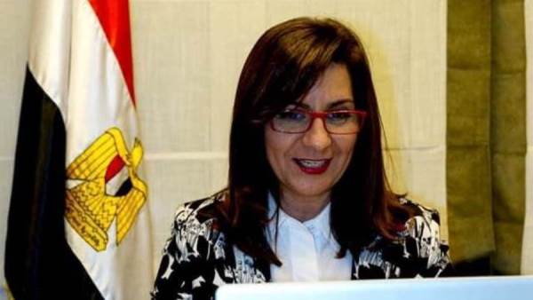 وزيرة الهجرة