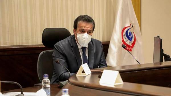 القائم بأعمال وزارة الصحة الدكتور خالد عبد الغفار