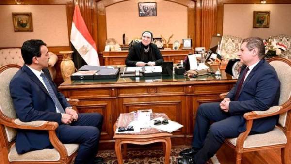 وزيرة الصناعة