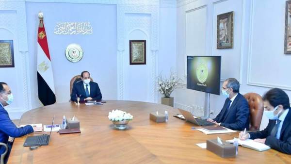 الرئيس السيسي في اجتماعه مع رئيس الوزراء ووزير الاتصالات