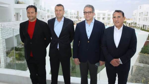 وزير السياحة يفتتح فندق تانوك بمنتجع أزهى السخنة