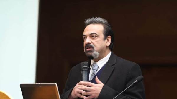 الدكتور خالد عبد الغفار