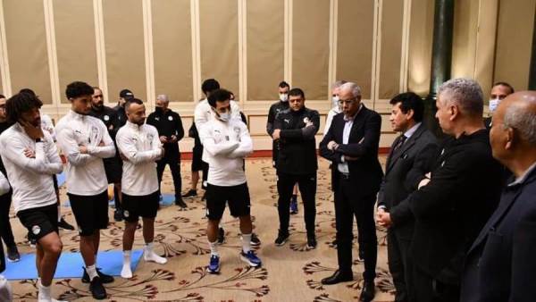 وزير الرياضة ولاعبى المنتخب الوطنى