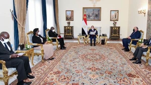 الرئيس السيسي مع وزير خارجية أنجولا