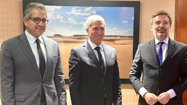وزير السياحة والأثار مع سفير إيطاليا