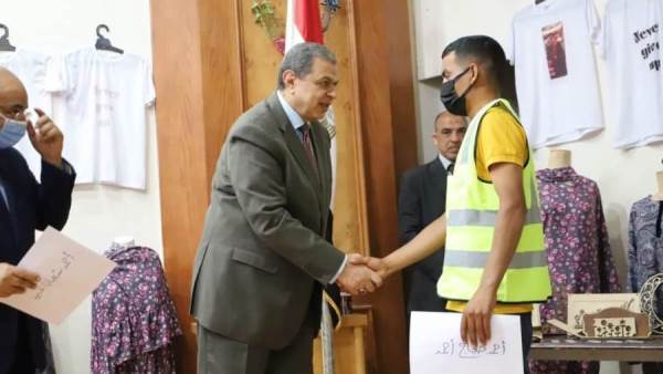 تسليم وثائق التأمين