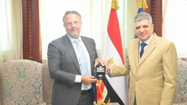 سفير الدنمارك و رئيس هيئة قناة السويس