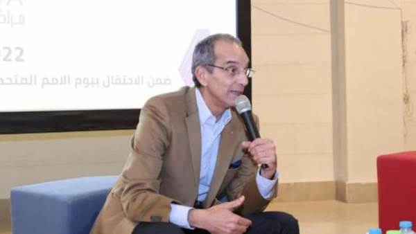 عمرو طلعت وزير الإتصالات وتكنولوجيا المعلومات