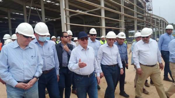 وزير البترول يتفقد مشروع إنتاج الألواح الخشبية متوسطة الكثافة MDF